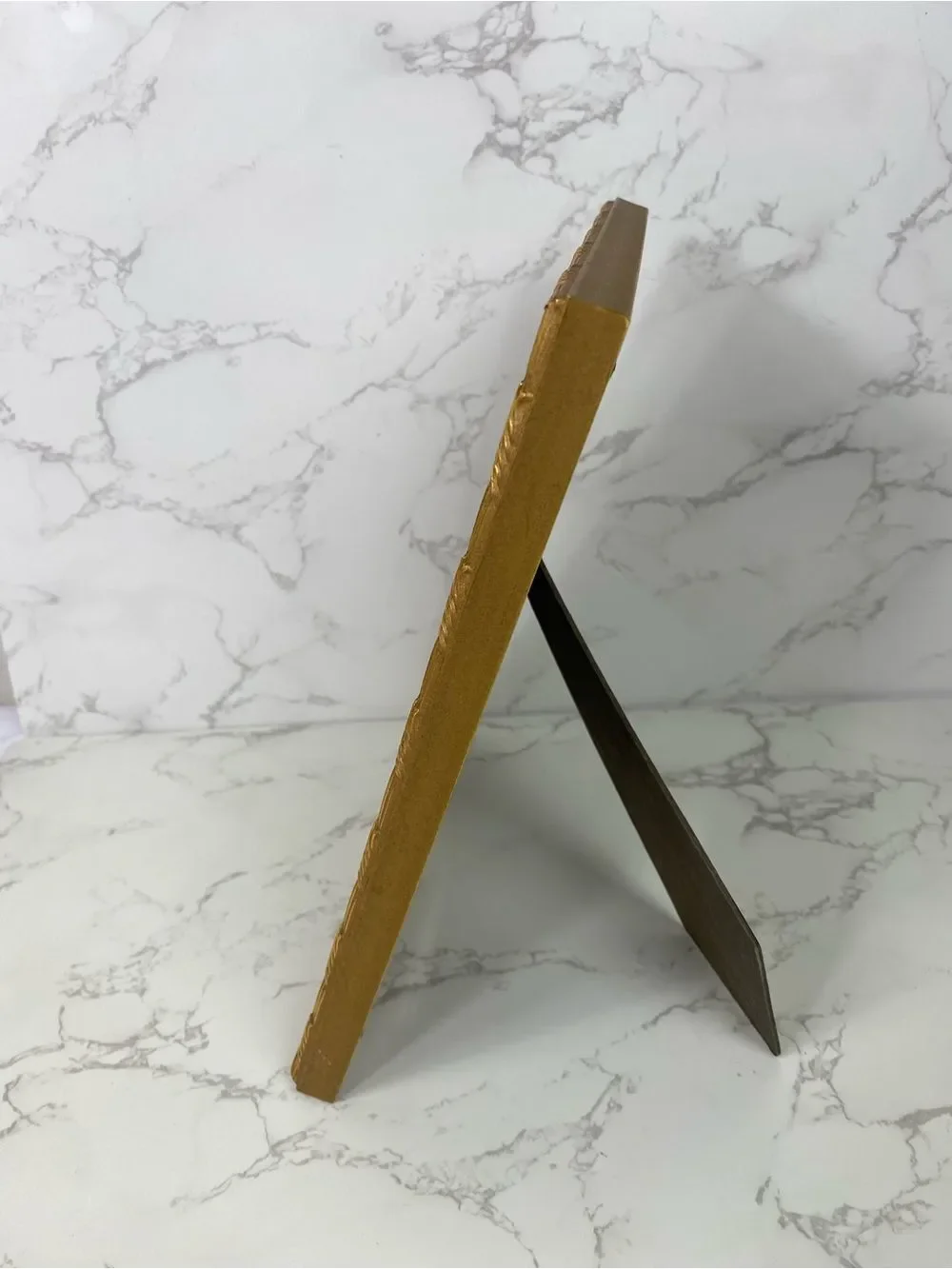 N/A elegant gold